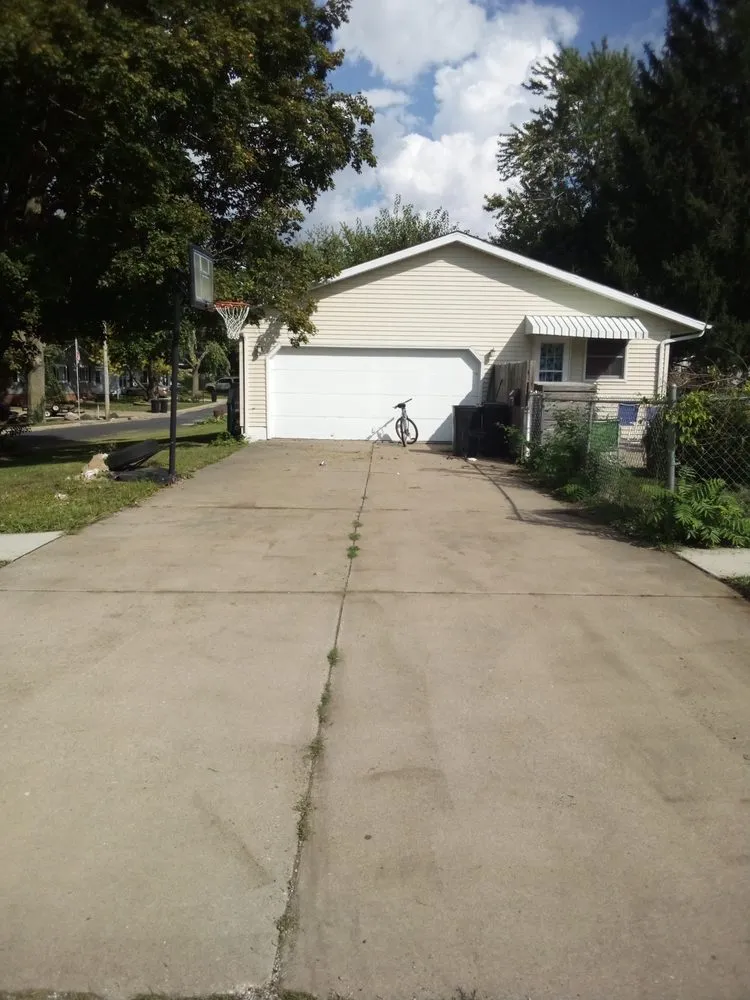 Expert landscape design experts serving Eureka, IL - Mayhall's Clean Cut Lawn Services