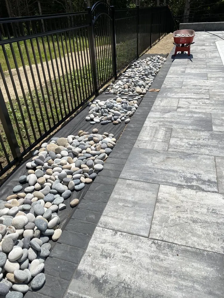 Professional lawn care service in Turner, ME by Mayka