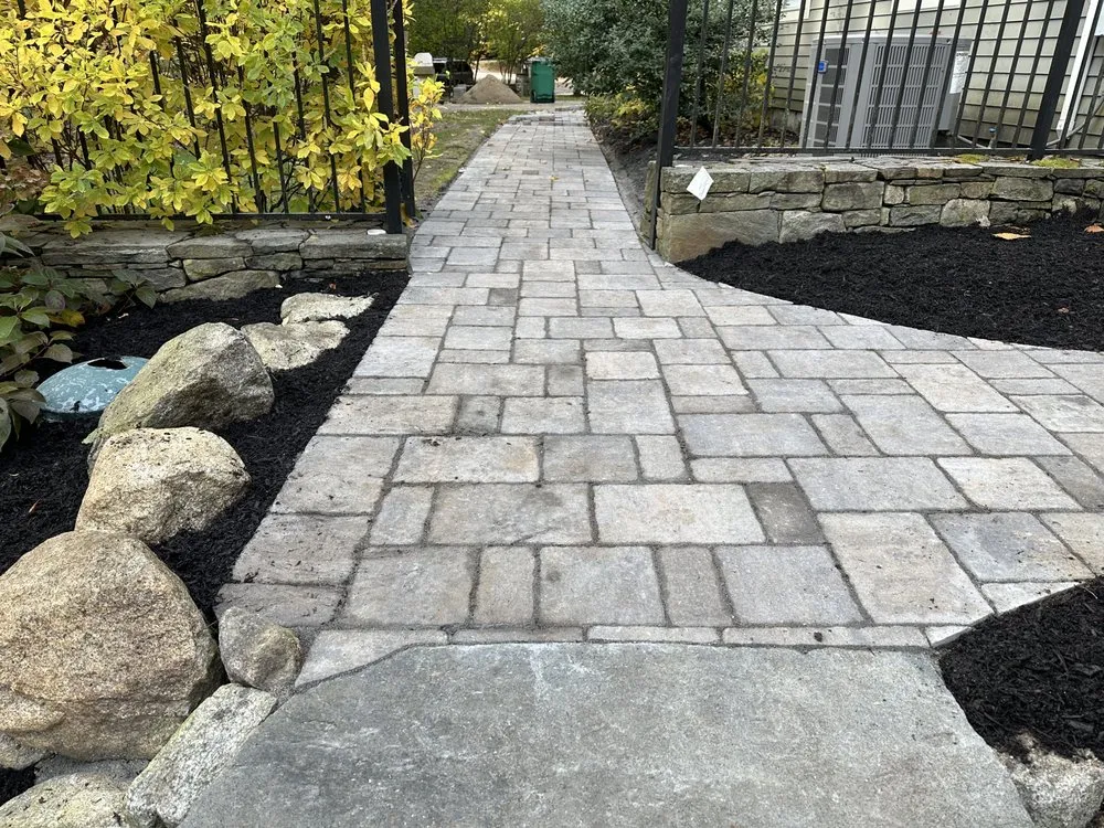 Top-rated lawn care service in Turner, ME by Mayka