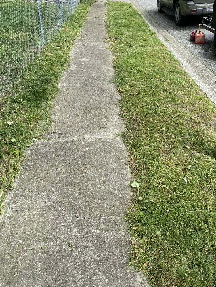 Affordable lawn care service for homes in Waco, KY by Maylee’s Lawn Care