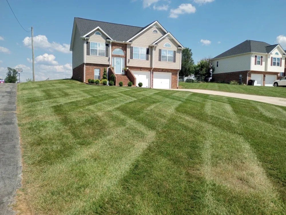 Custom lawn care service in Sparta, TN - Maynard's Mowing Service