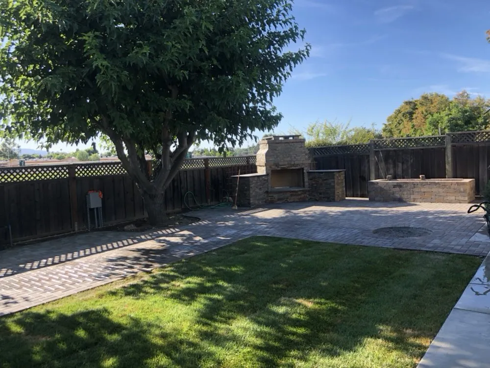 Reliable lawn mowing service in East Palo Alto, CA by Maíz Landscaping