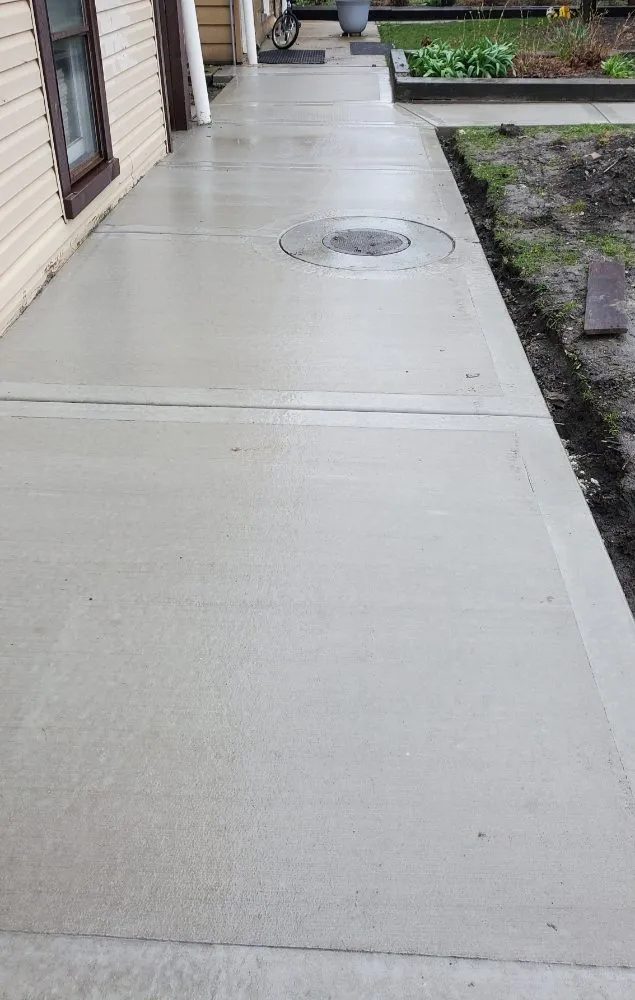 Reliable lawn mowing service in Chicago, IL - Maza Construction Corporation