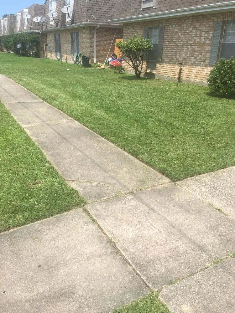 Top-rated lawn mowing service in Kenner, LA - Mazone’s 3G Lawncare