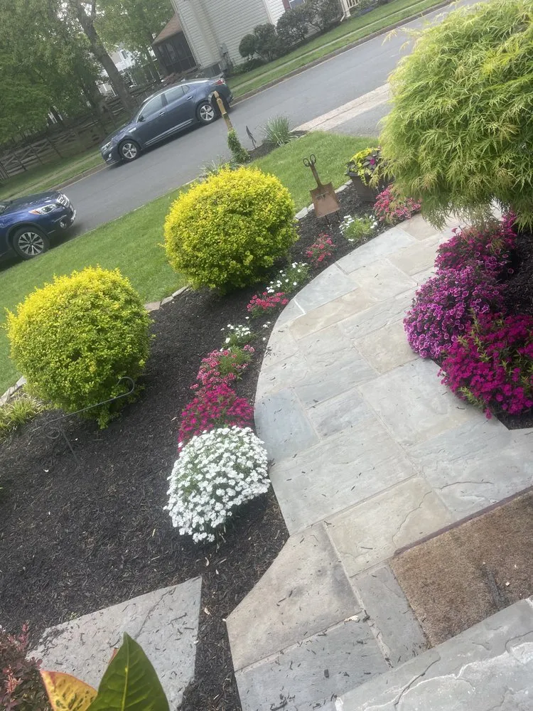 Expert garden landscaping in Herndon, VA by MC Brother