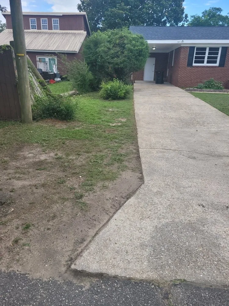 Custom residential landscaping with custom design in Fayetteville, NC by M.C. lawncre/Home improvement