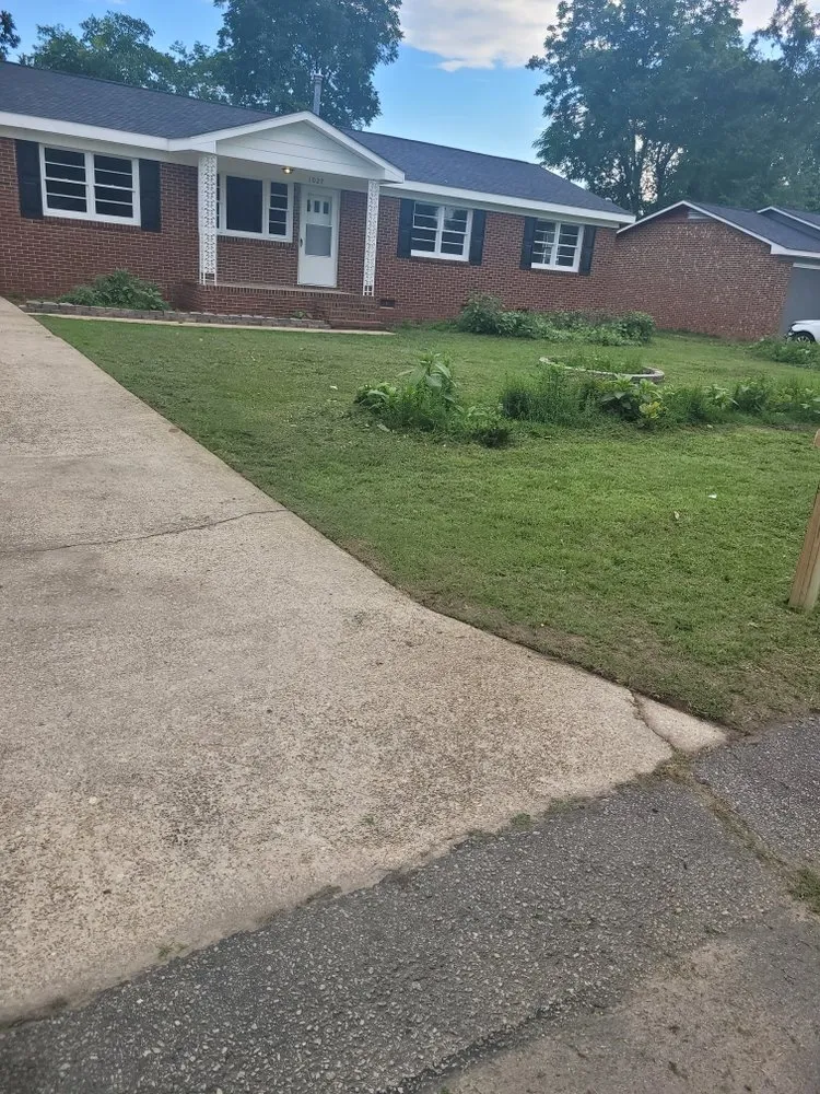 Professional lawn care service experts serving Fayetteville, NC - M.C. lawncre/Home improvement