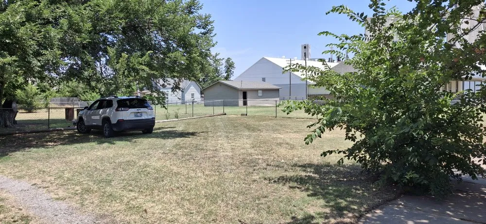 Top-rated lawn mowing service experts serving Calumet, OK - MC Services