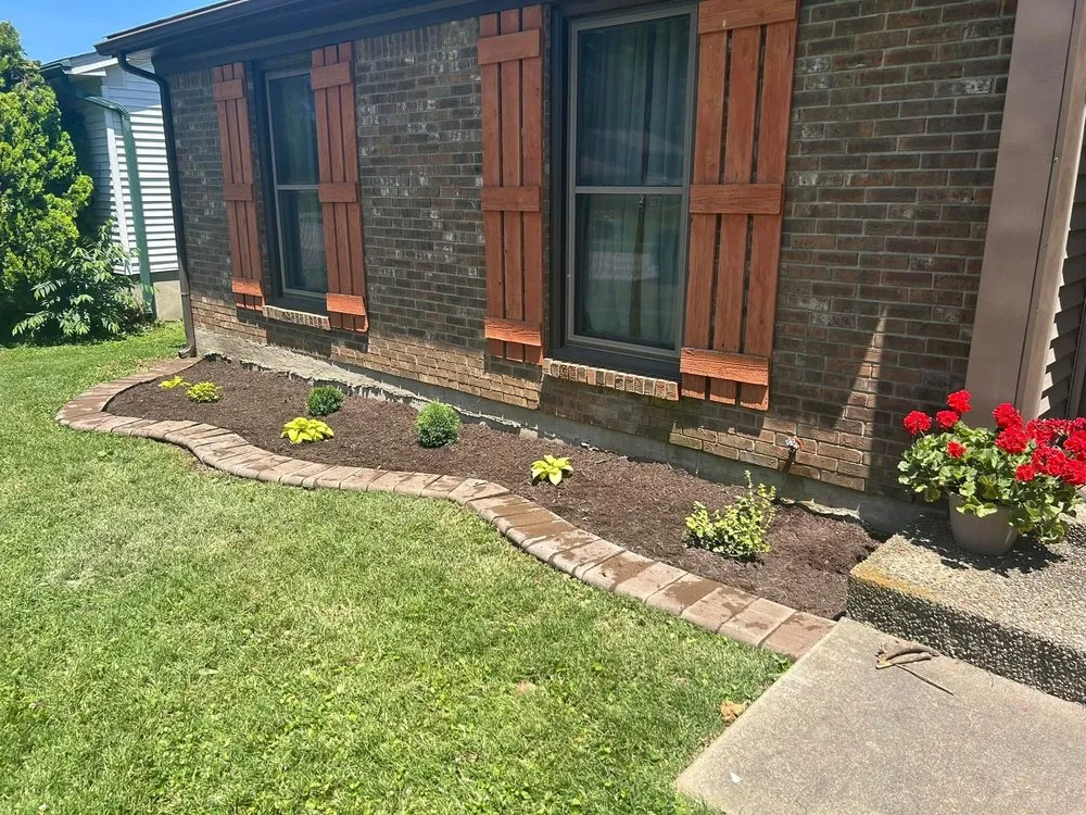 Custom garden landscaping in Louisville, KY by McCarty Lawncare