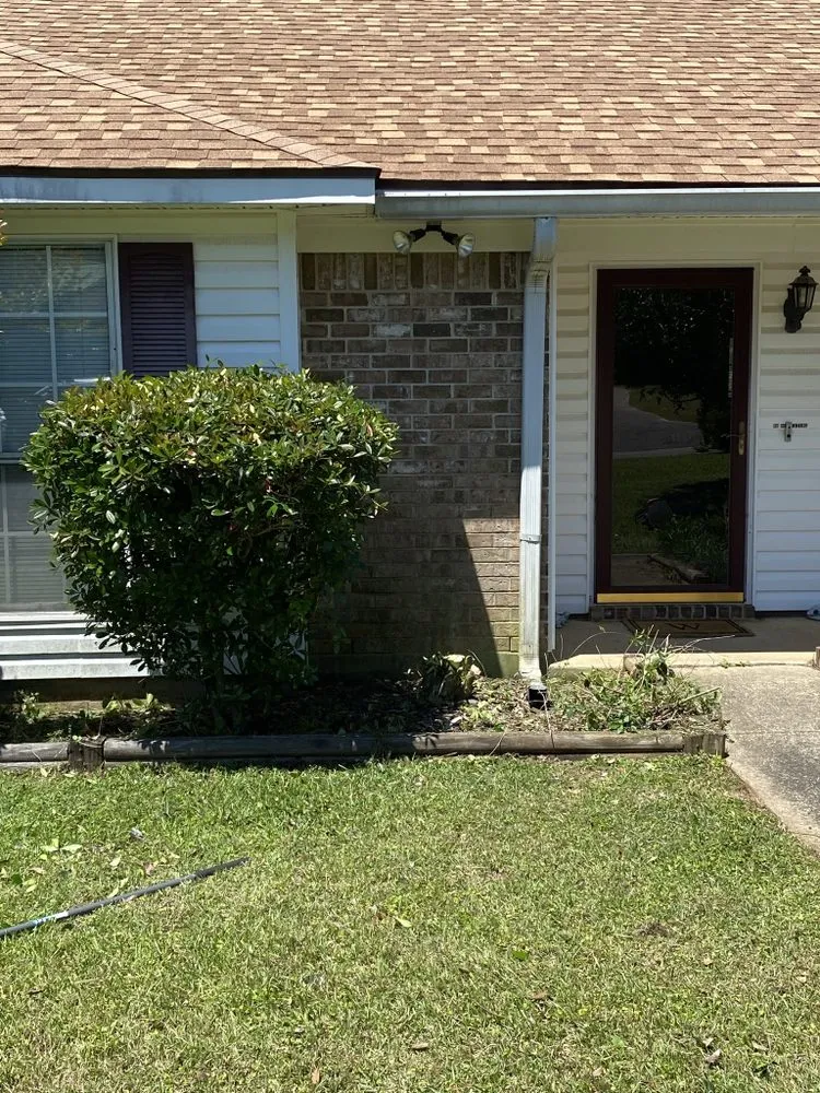 Local lawn mowing service for year-round maintenance in Fairhope, AL by Mccary’s Lawncare Service