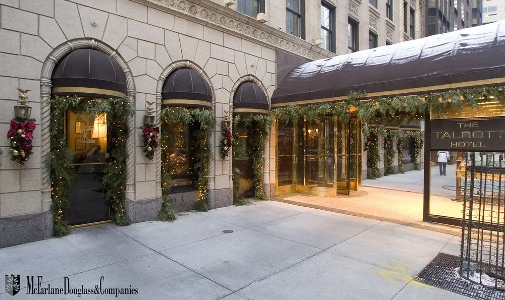 Custom yard maintenance in Burr Ridge, IL by McFarlane Douglass and Companies