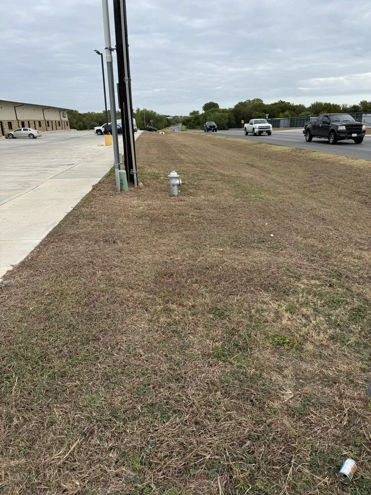 Top-rated lawn mowing service for homes in Floresville, TX by MCG Mowing Services