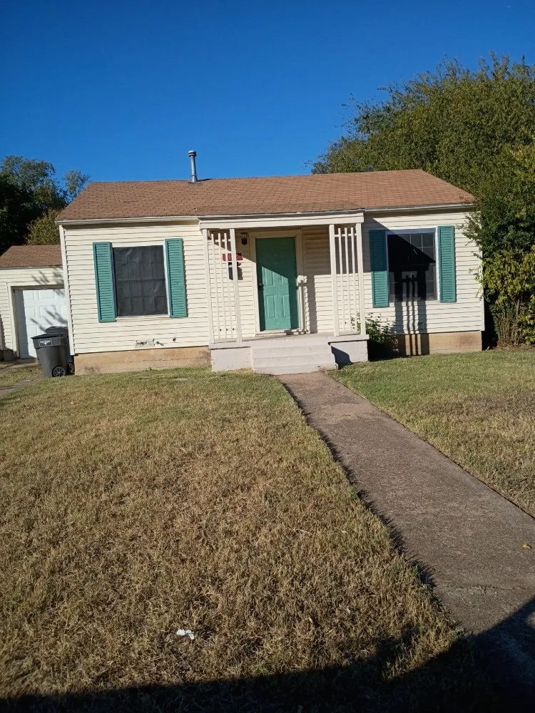 Top-rated lawn mowing service for beautiful yards across Azle, TX - McGuire Handyman and Lawn Care