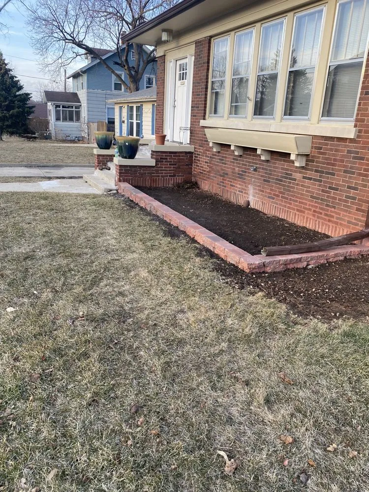 Professional garden landscaping experts serving Elgin, IL - MCH Hardscape