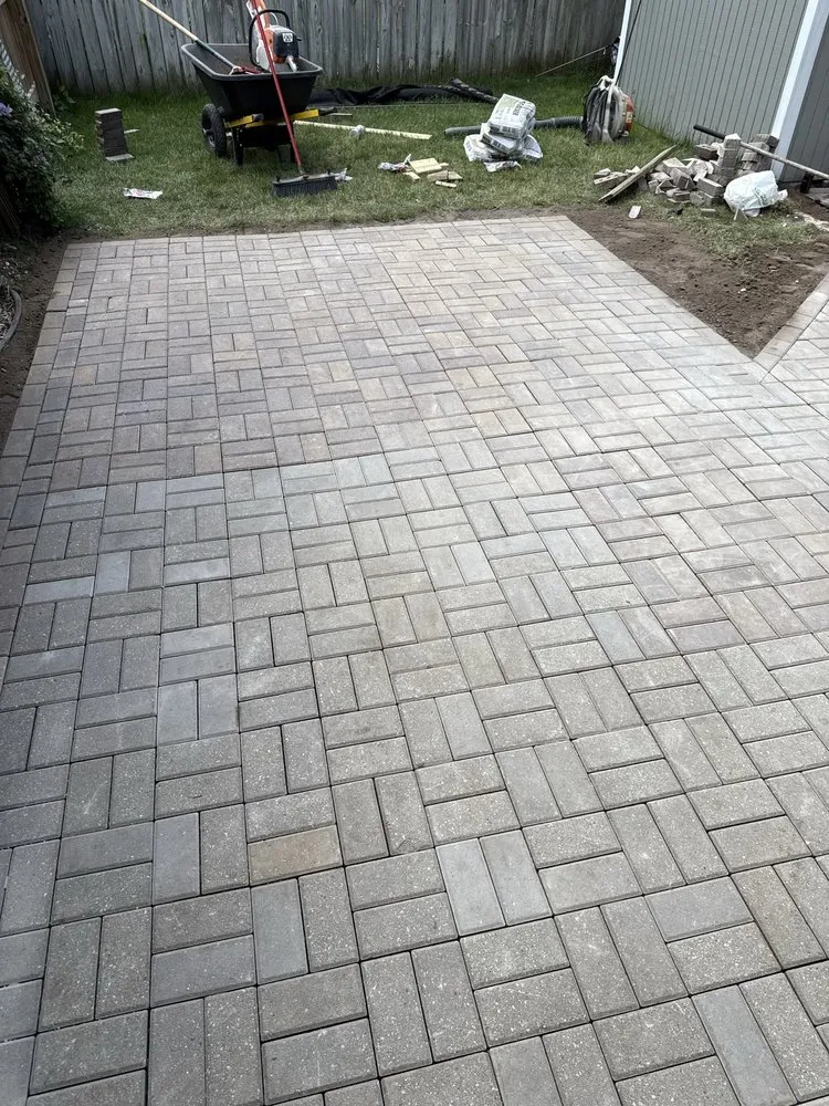 Custom residential landscaping experts serving Roscoe, IL - McKiski Landscape & Construction