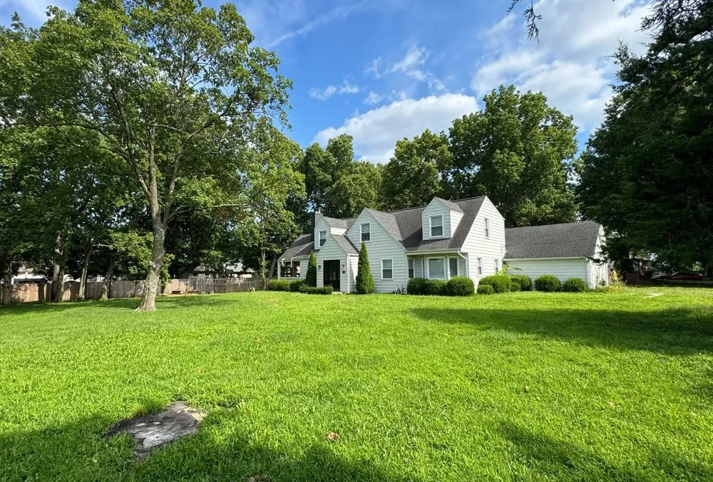 Reliable lawn care service for residential properties across Kansas City, MO - Mcknight Lawn & Order