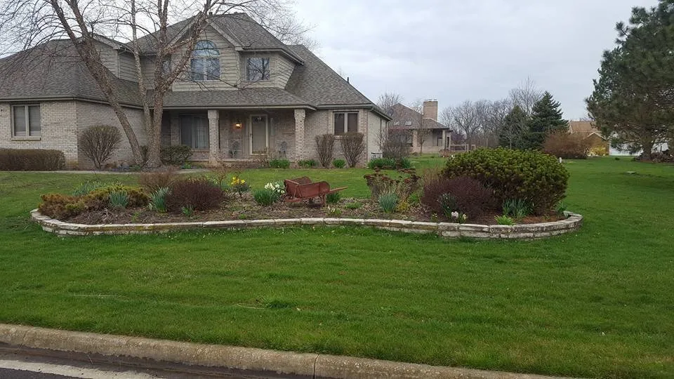 Top-rated yard maintenance in Bloomington, IL by McLean County Grounds Maintenance