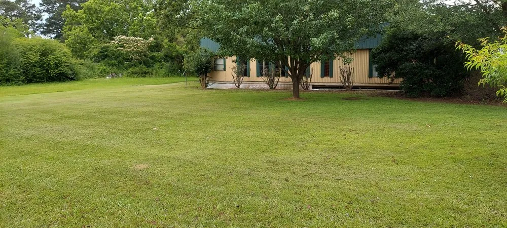 Top-rated garden landscaping in Shreveport, LA by MC'S Lawn service