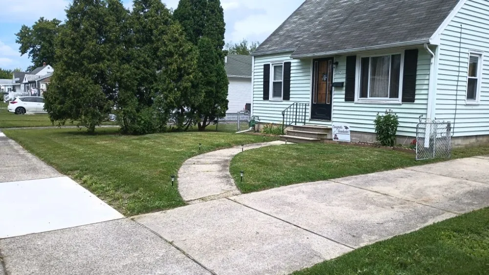 Affordable yard maintenance experts serving Toledo, OH - MC'S Lawncare
