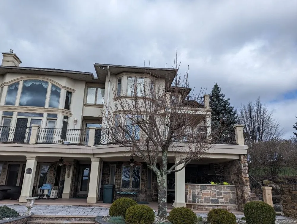 Affordable yard maintenance in Allentown, PA by Md Rosario Lawn Care