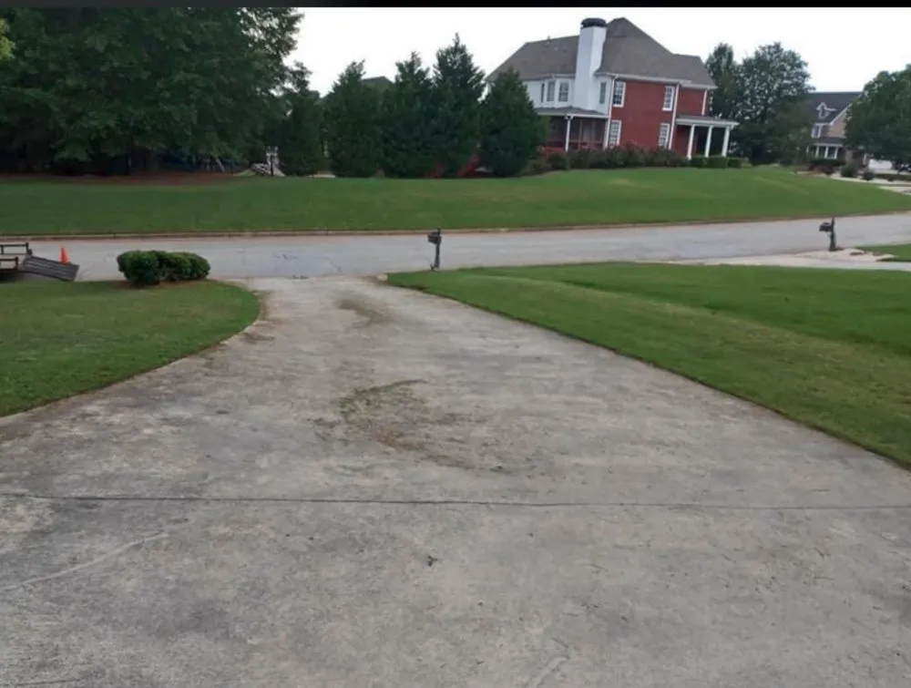 Professional yard cleanup service in Covington, GA - MDK And SON'S