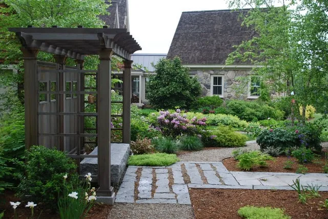 Top-rated lawn care service for beautiful yards in Staten Island, NY by MDM Landscaping & Services