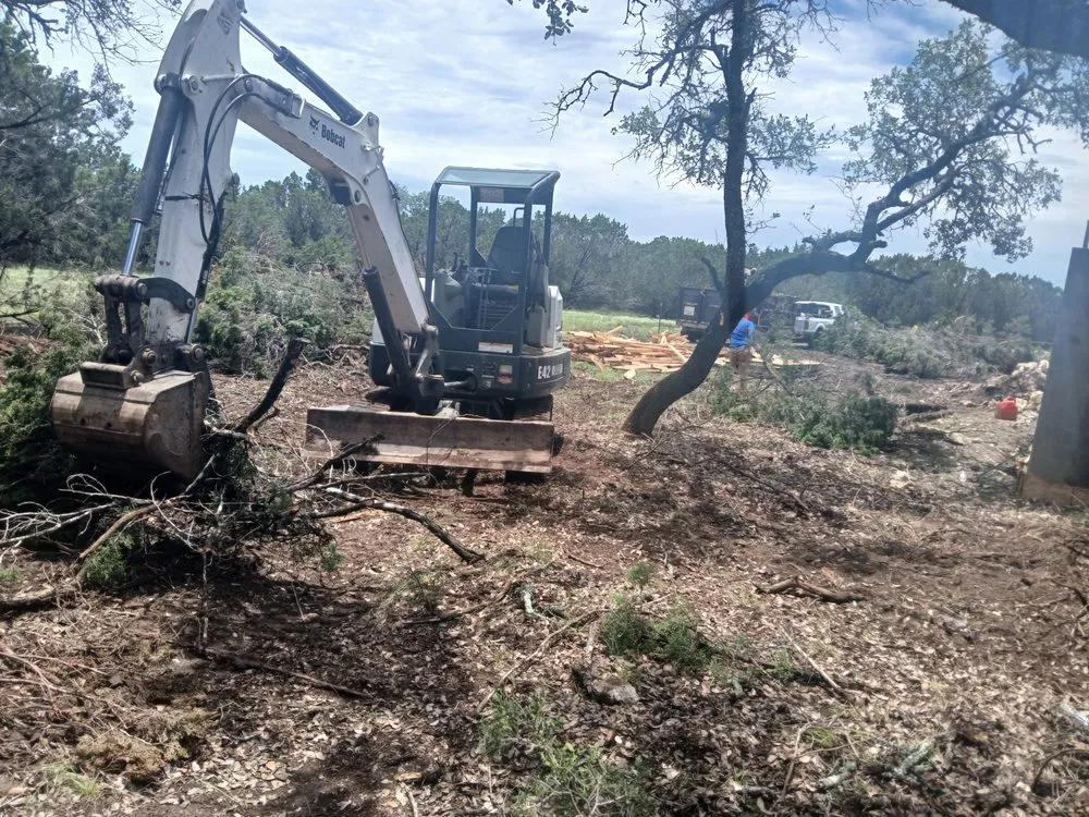Local yard maintenance for homes in San Antonio, TX by M&E Landscaping