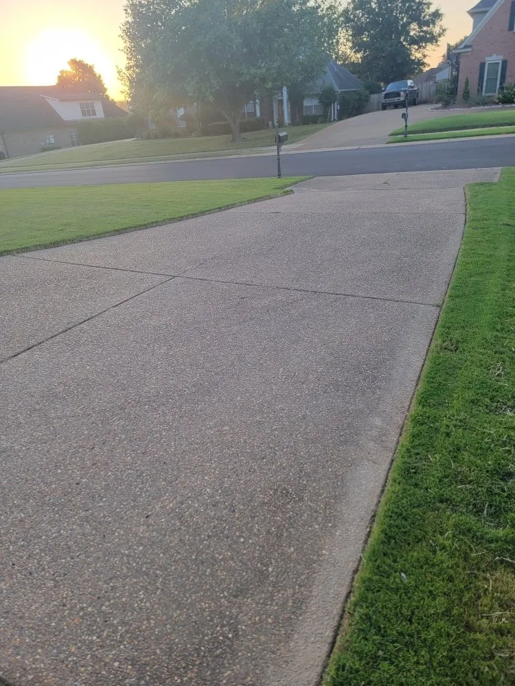 Reliable garden landscaping for beautiful yards in Olive Branch, MS by Meadors Southern Lawn Services