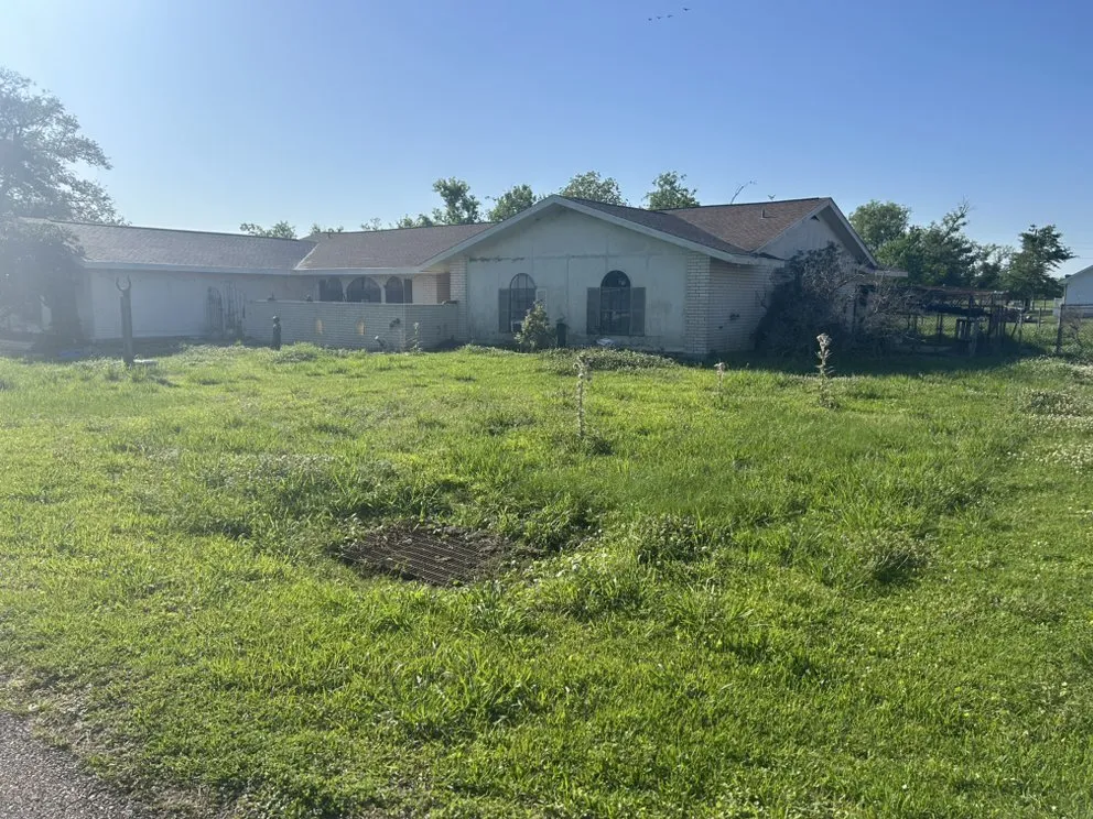 Expert lawn care service experts serving Galliano, LA - Mears Lawn Care Services