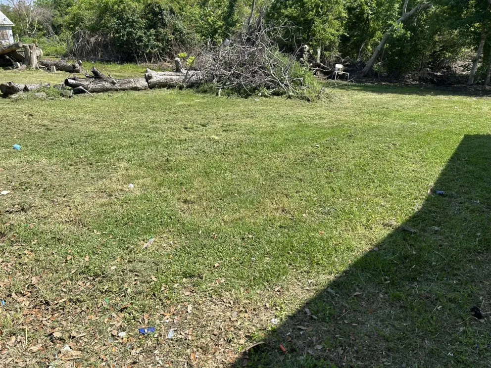 Custom lawn care service near you in Galliano, LA by Mears Lawn Care Services