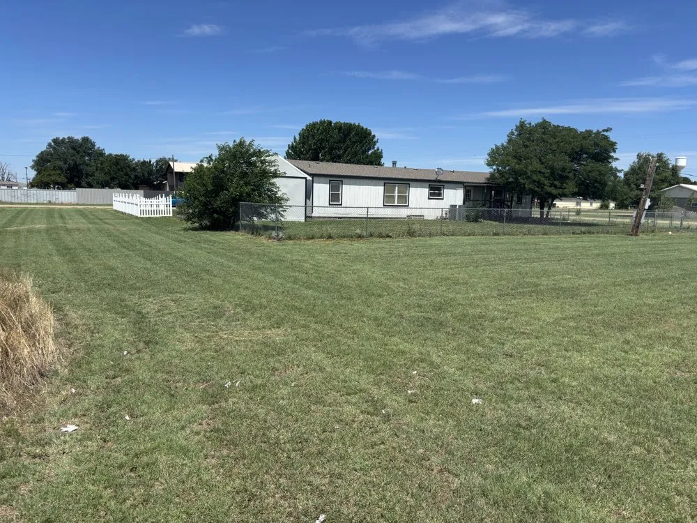 Professional landscaping services experts serving Claude, TX - Meaty’s Mowers Lawn Care