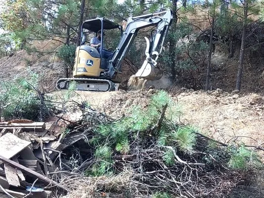 Mecchi Mountain Moving