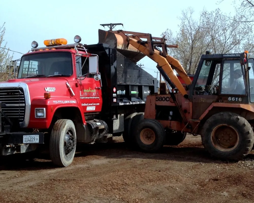 Top-rated lawn care service experts serving Chicago, IL - Medina Lawncare