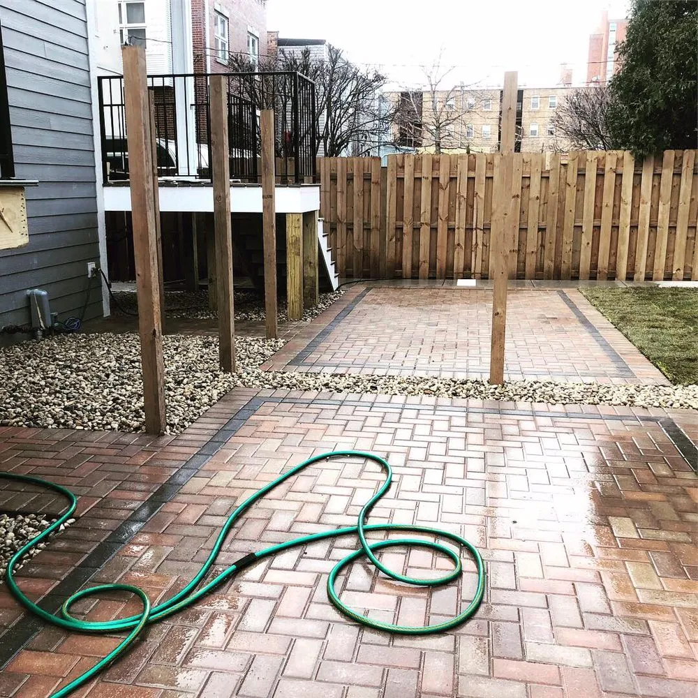 Custom lawn mowing service in Chicago, IL by Medina Lawncare