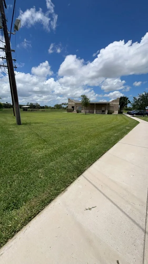 Custom outdoor landscaping in Los Fresnos, TX - Medina Yard Services