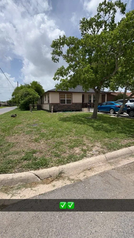 Affordable landscape design in Los Fresnos, TX by Medina Yard Services