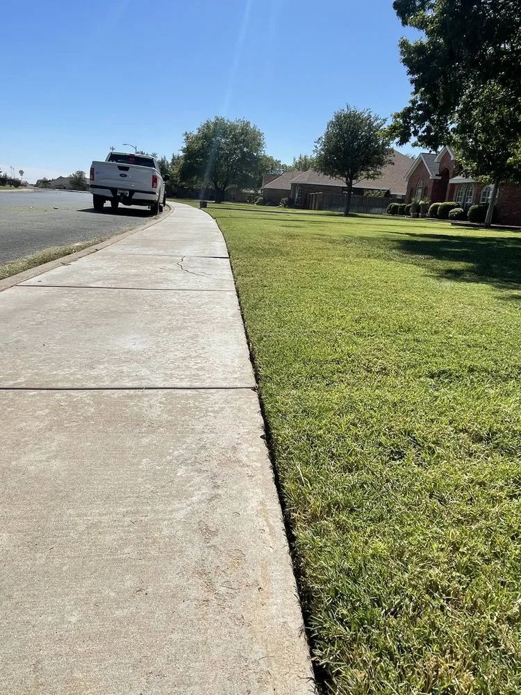 Custom garden landscaping experts serving Odessa, TX - Medinas Cutting