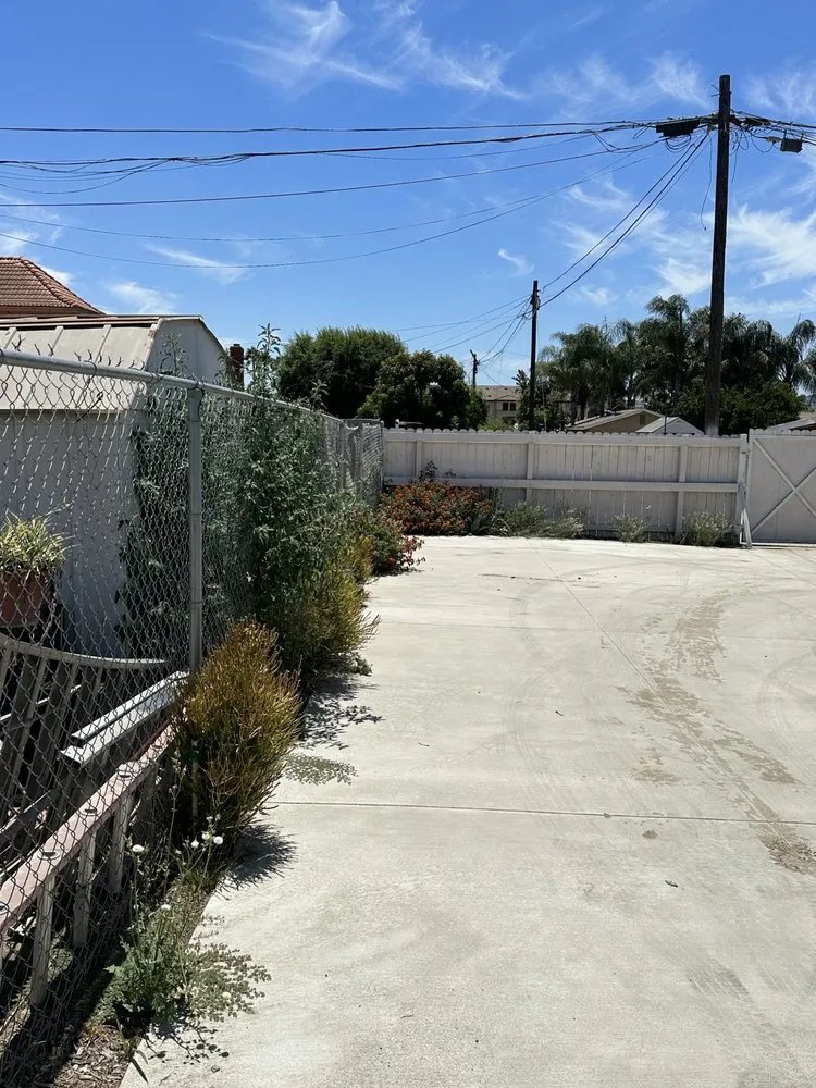 Affordable yard maintenance experts serving Pomona, CA - Medina's Gardening