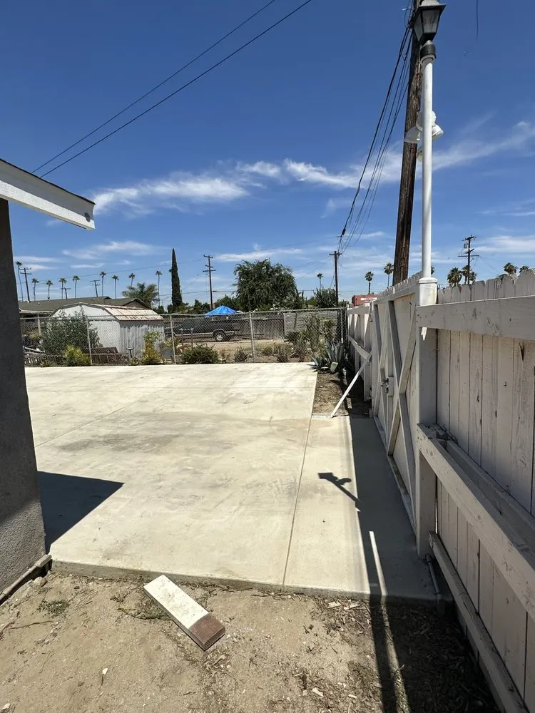 Reliable outdoor landscaping experts serving Pomona, CA - Medina's Gardening