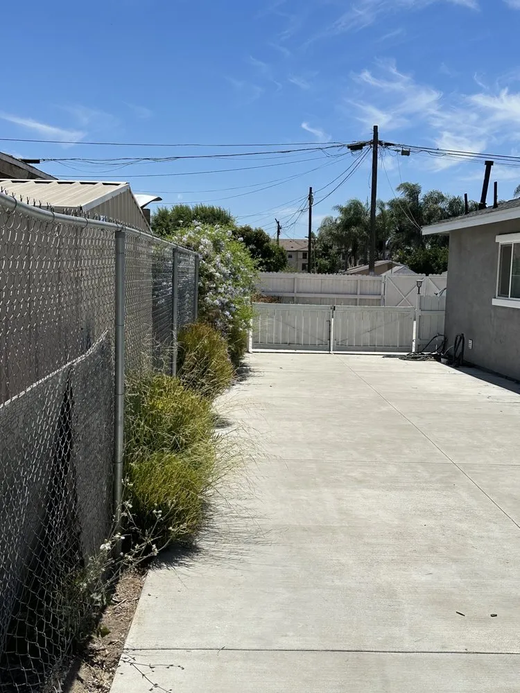 Local yard cleanup service for residential properties across Pomona, CA - Medina's Gardening