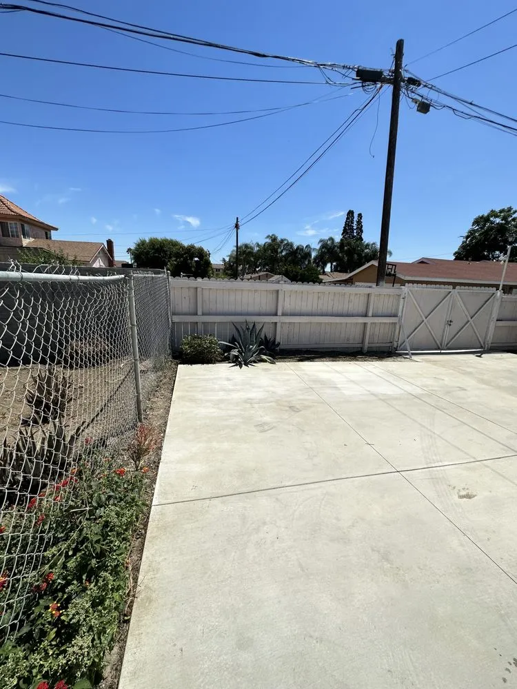 Custom yard cleanup service in Pomona, CA by Medina's Gardening