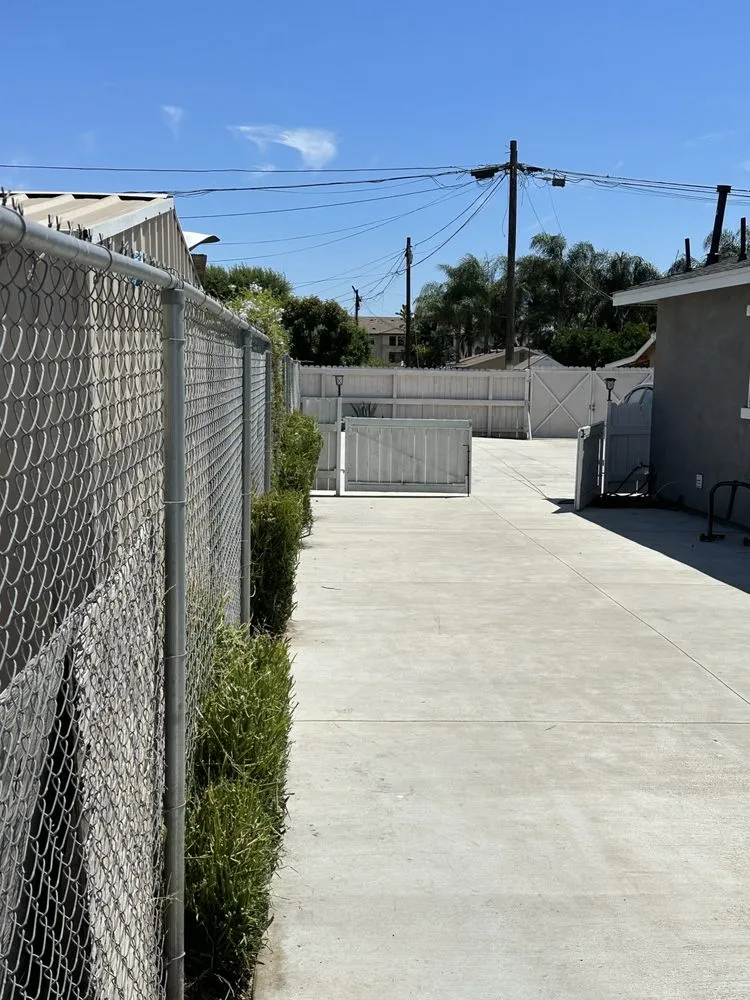 Reliable lawn care service in Pomona, CA - Medina's Gardening