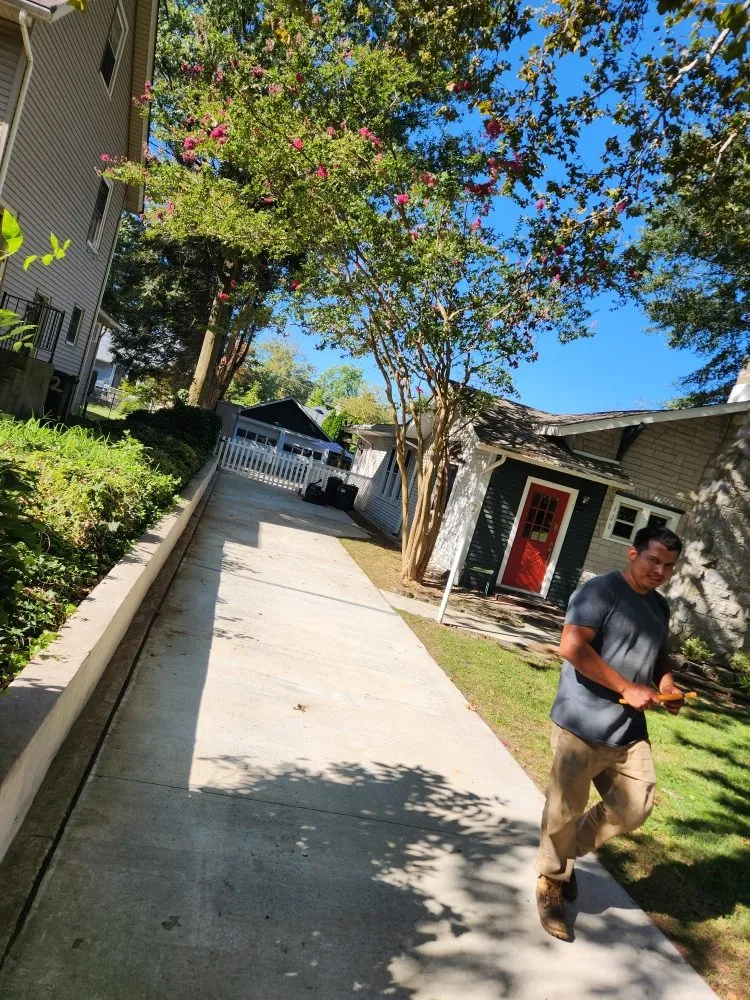 Affordable garden landscaping in Woodbury Heights, NJ by Medina's Landscaping