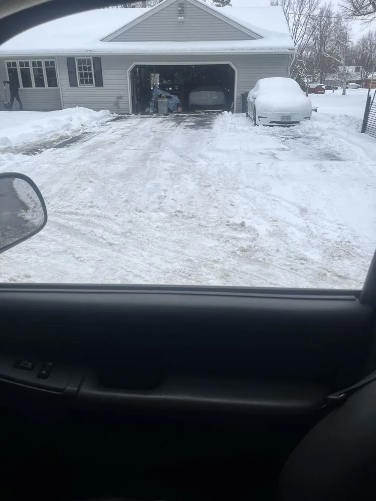 Local yard maintenance in Minoa, NY by Medina's Lawn & Snow