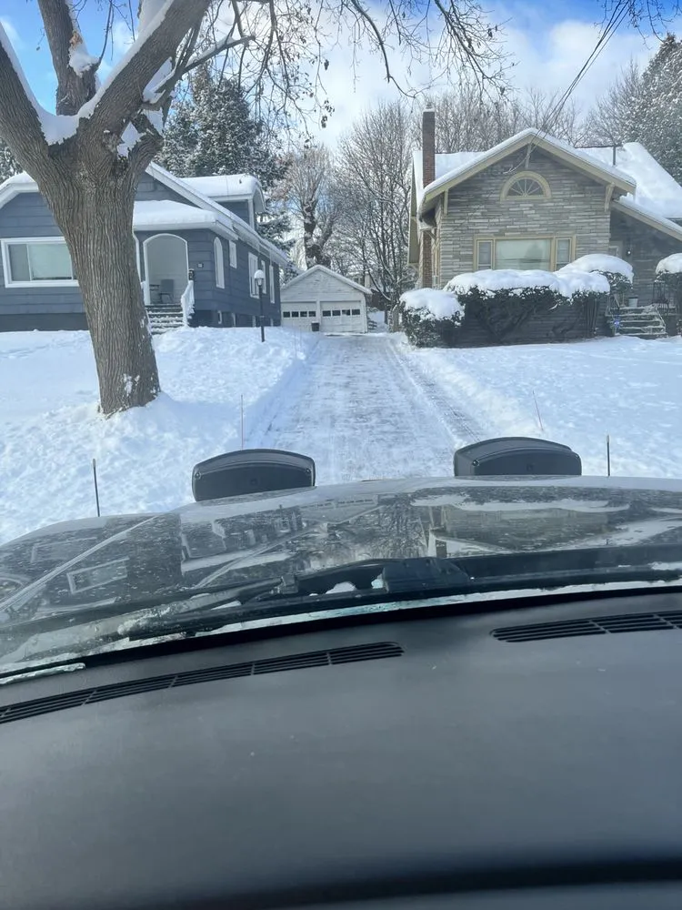 Custom landscaping services in Minoa, NY by Medina's Lawn & Snow