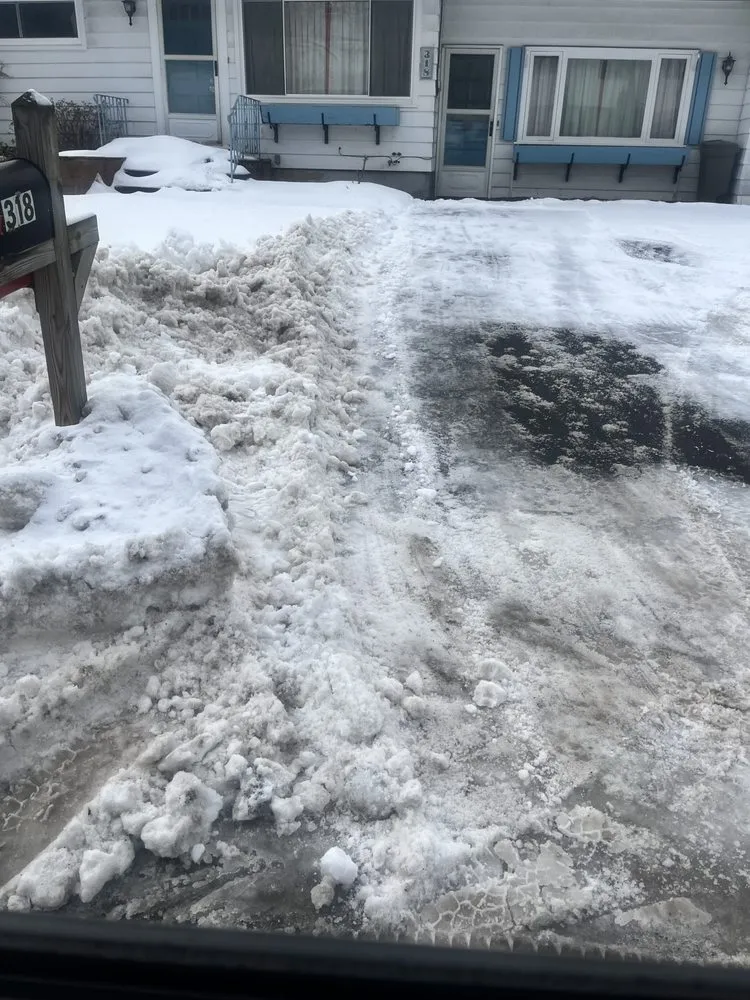 Custom yard maintenance in Minoa, NY - Medina's Lawn & Snow