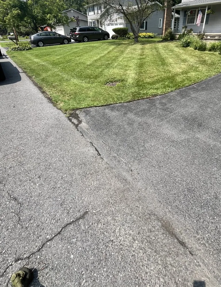 Expert lawn mowing service near you in Minoa, NY by Medina's Lawn & Snow
