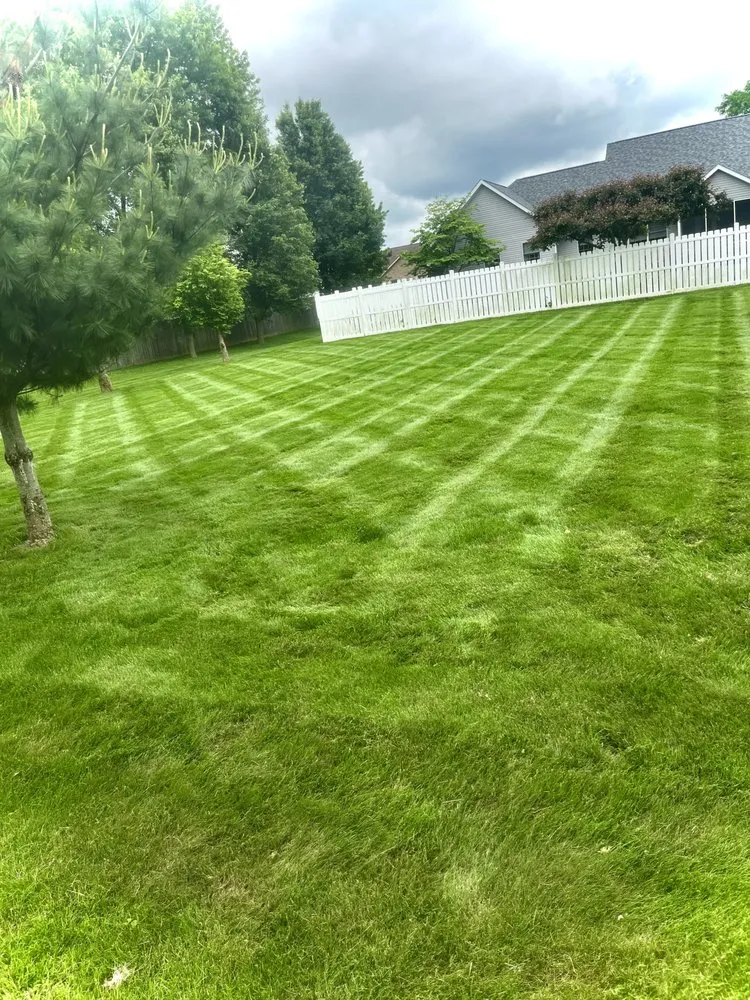 Top-rated yard maintenance experts serving New Philadelphia, OH - Medley’s Lawn Care