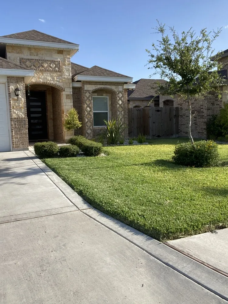 Professional landscape design in Edinburg, TX by Medrano’s Yard Cutting Services