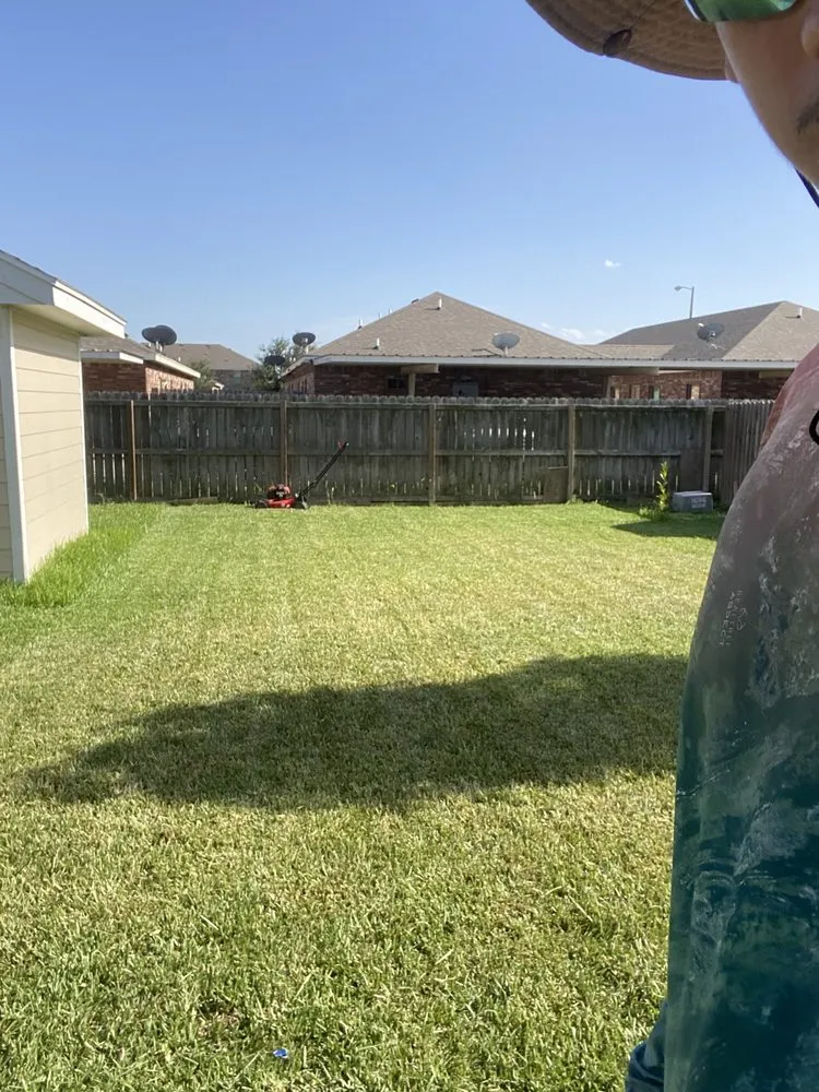 Trusted lawn care service for year-round maintenance in Edinburg, TX by Medrano’s Yard Cutting Services